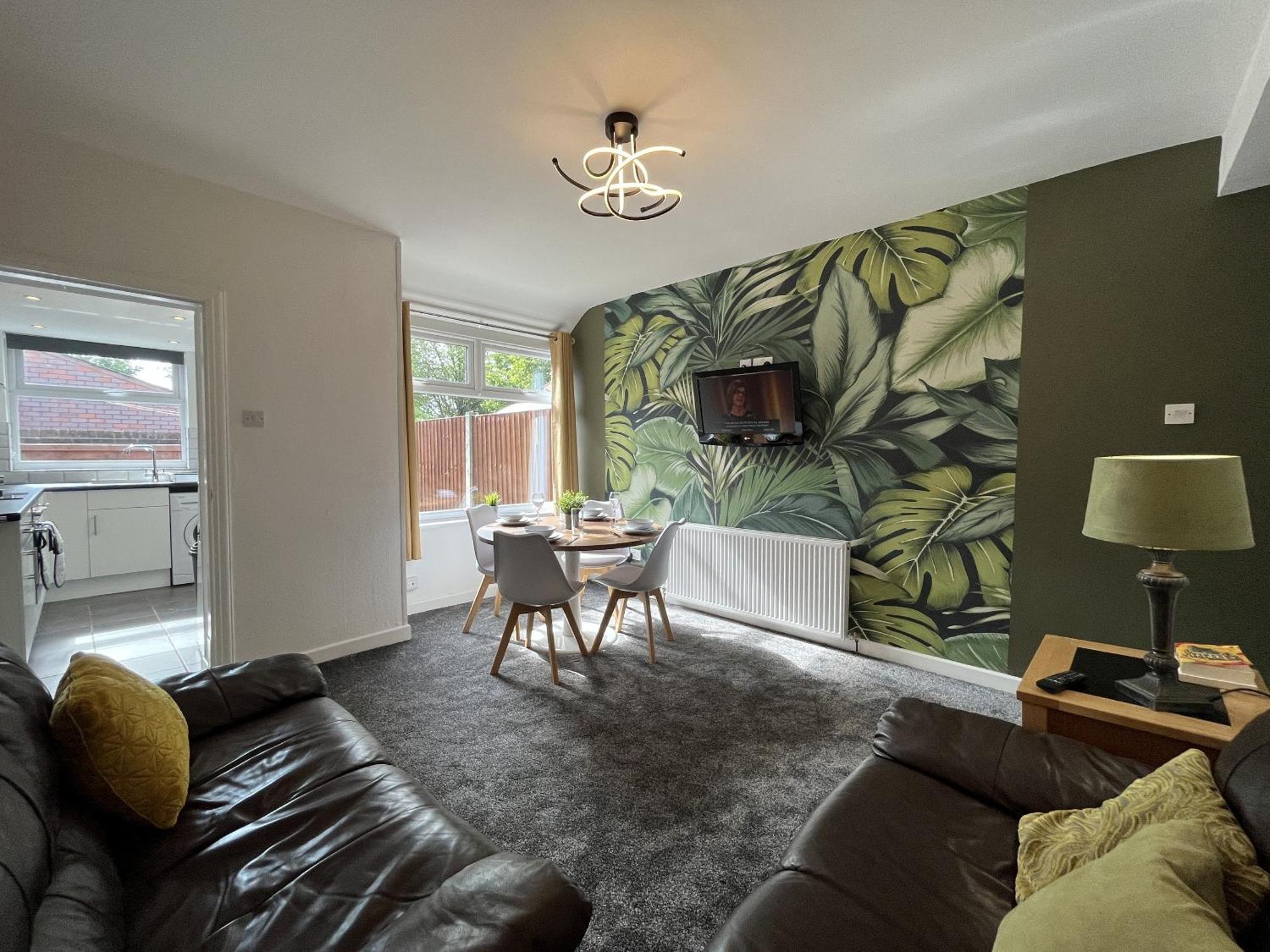 Modernised Central Wigan Townhouse Sleeps Up To 6 Bagian luar foto