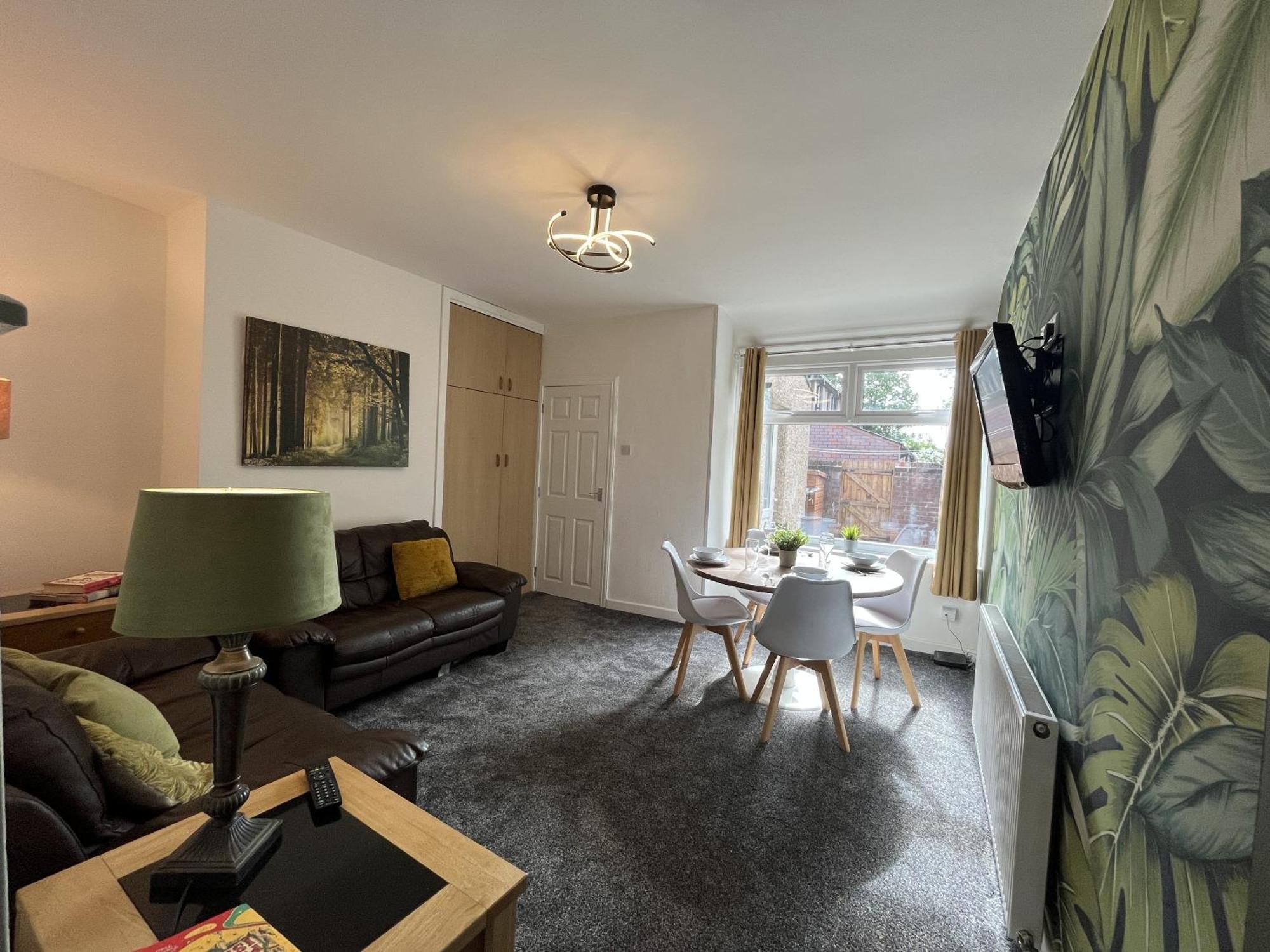 Modernised Central Wigan Townhouse Sleeps Up To 6 Bagian luar foto